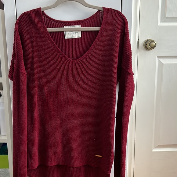 Burgundy V-neck sweater - Picture 1 of 3